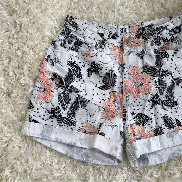 BDG Urban Outfitters Floral Mom Shorts - Picture 3 of 6